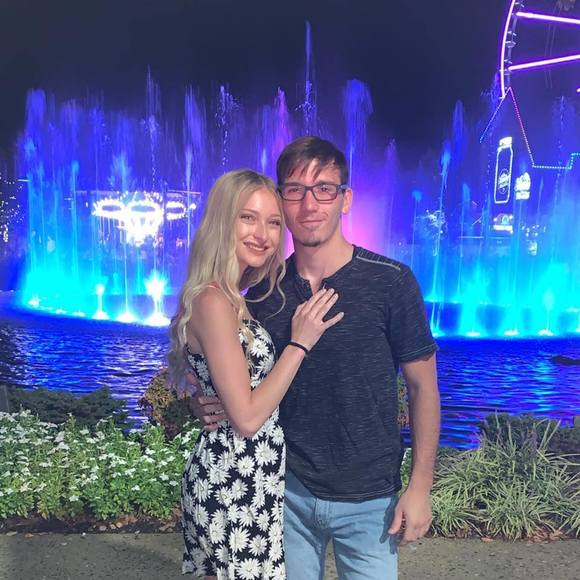 Profile Picture of Haley Button (@haleybutton) on Poshmark
