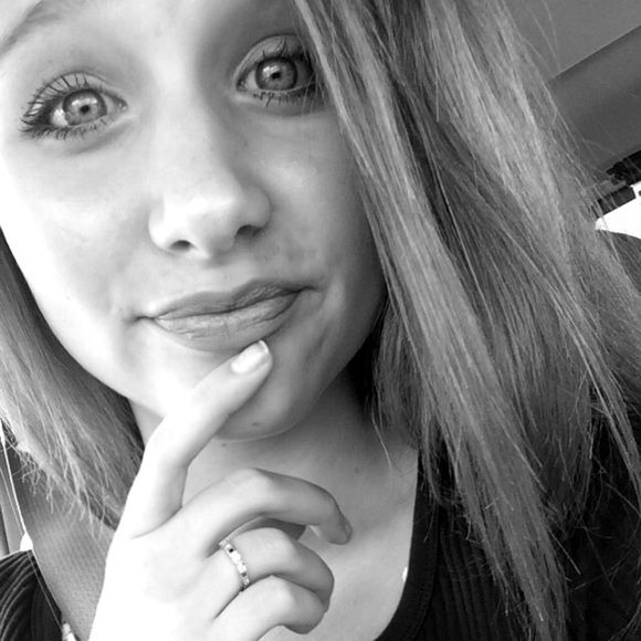Profile Picture of Molly Schlichtemeier (@molly_may18) on Poshmark