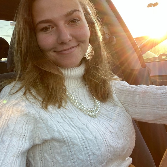 Profile Picture of Alexis Straub (@alexisstraub) on Poshmark