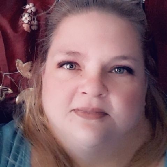 Profile Picture of Mary Bergstrom johnson (@bbratness6996) on Poshmark