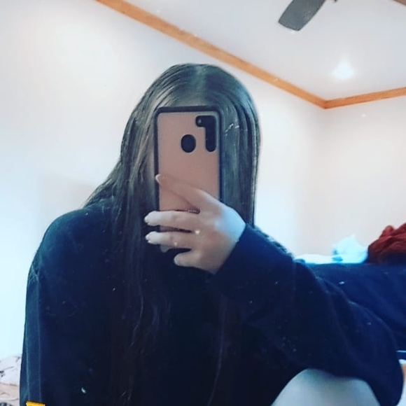 Profile Picture of Savannah Lashmit (@savannahlashmit) on Poshmark