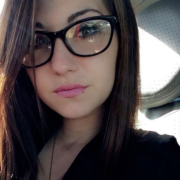 Profile Picture of Destiny Zebley (@destinyzebley) on Poshmark