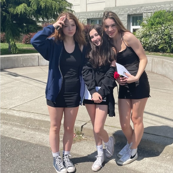 Taylor Klander - Poshmark Profile Picture of Taylor Klander (@taylorklander) on Poshmark