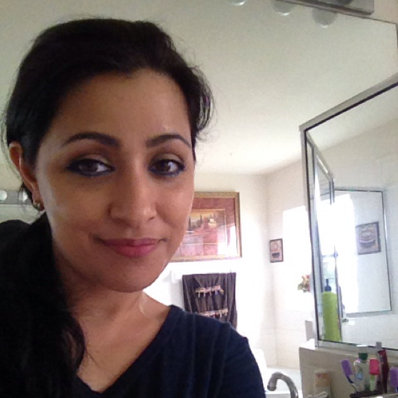 Profile Picture of Samia Abed (@samiaea) on Poshmark