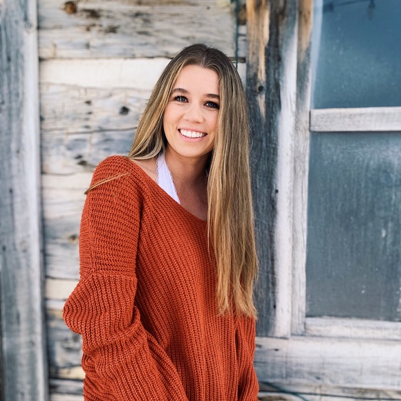 Profile Picture of Camie Simkins (@camiesimkins) on Poshmark