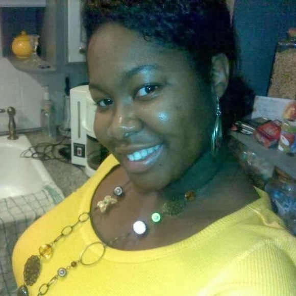 Profile Picture of Asti Ogletree (@spumantie1983) on Poshmark