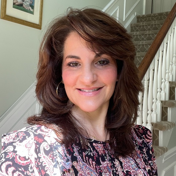 Profile Picture of Lisa Monk (@lisammonk) on Poshmark