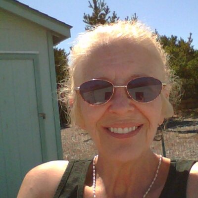 Profile Picture of Debbie Neece (@funeece) on Twitter