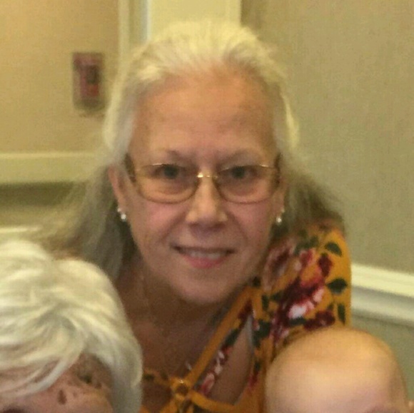 Profile Picture of Rhonda Obriskie (@rlynn711) on Poshmark