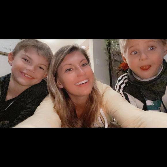 Profile Picture of Lauren Iiams (@laiiams) on Poshmark