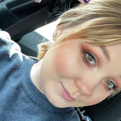 Profile Picture of Essie Quinn (@EssieQu59235647) on Twitter