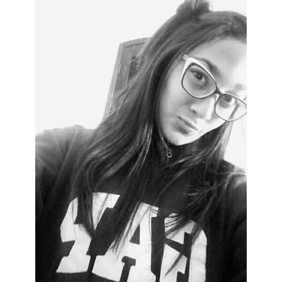 Profile Picture of Lara Spinola De Barr (@SpinolaLara) on Twitter