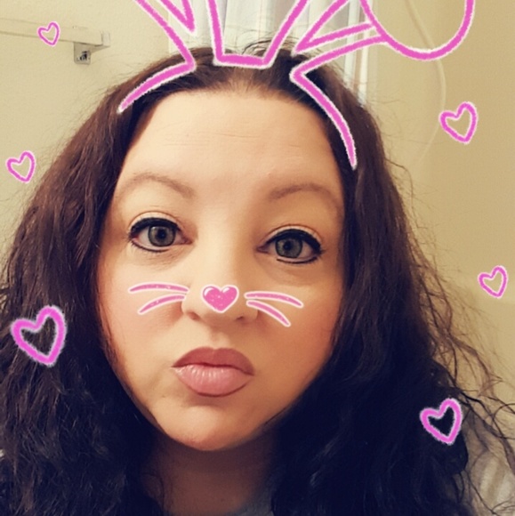 Profile Picture of Jennifer Heiser (@pinktoez) on Poshmark