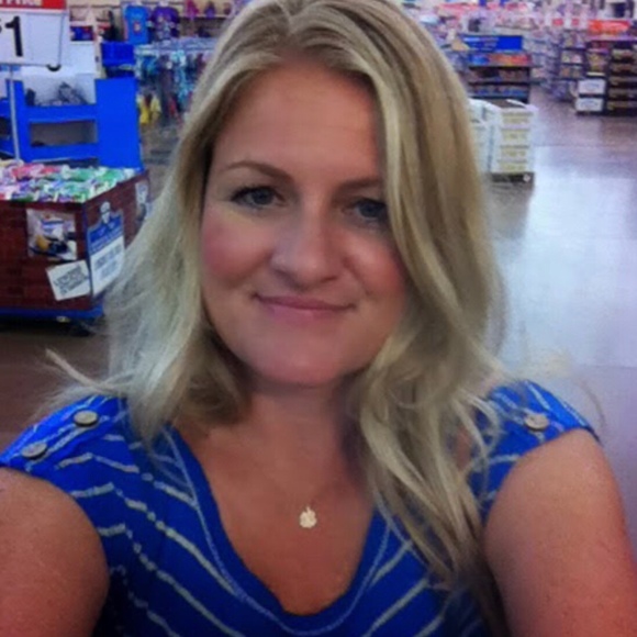 Profile Picture of Samara Finkle (@samarafink347) on Poshmark