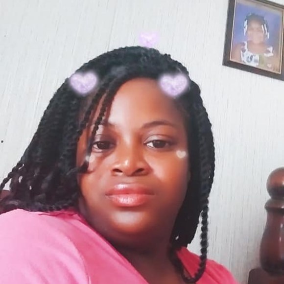 Profile Picture of Lesley James (@jlesley71) on Poshmark