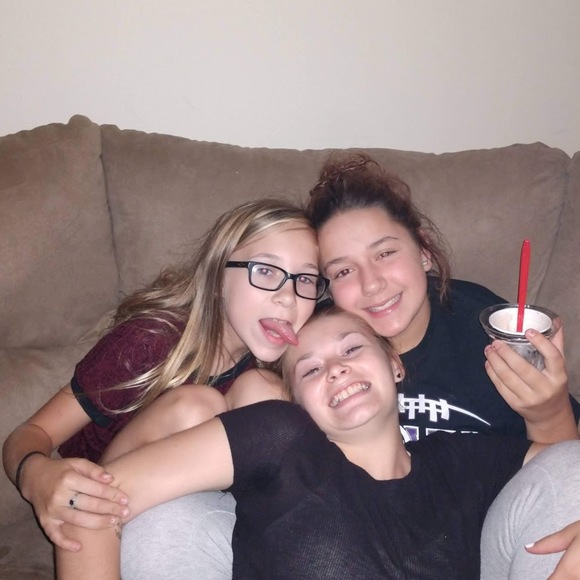 Profile Picture of Angel Etzen (@haleyeah11) on Poshmark