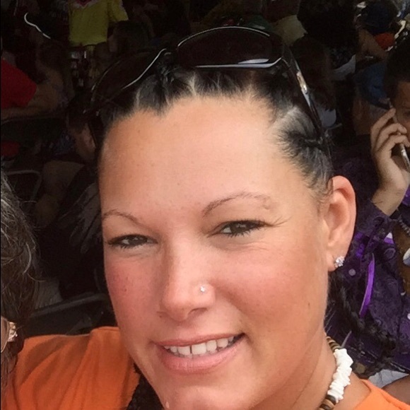 Profile Picture of Stacy Mcdougal (@stacymcdougal) on Poshmark