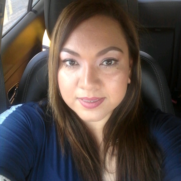 Profile Picture of Doraelia Lazos (@dlazos) on Poshmark