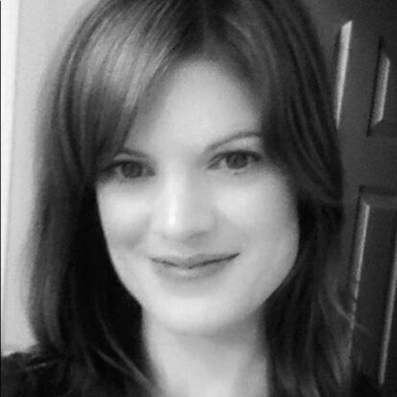 Profile Picture of Danielle Raymer (@daraymer) on Poshmark
