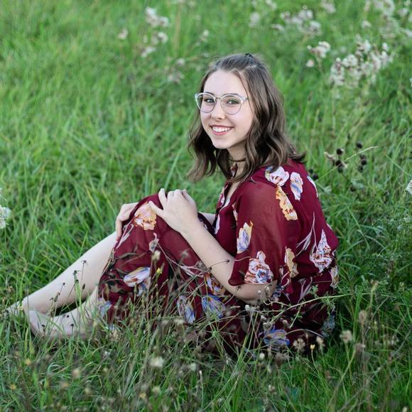 Megan Downer - Poshmark Profile Picture of Megan Downer (@bumblebuzz) on Poshmark