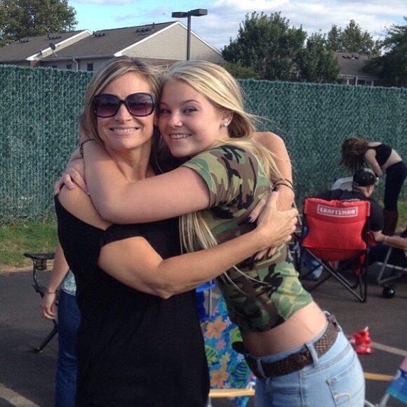 Profile Picture of Alyssa Kivlin (@allykiv) on Poshmark