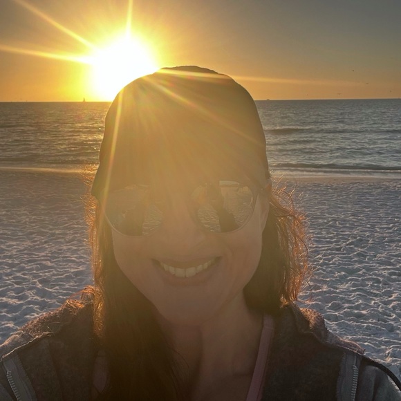 Profile Picture of Debra Hammerschlag (@dhammer01) on Poshmark