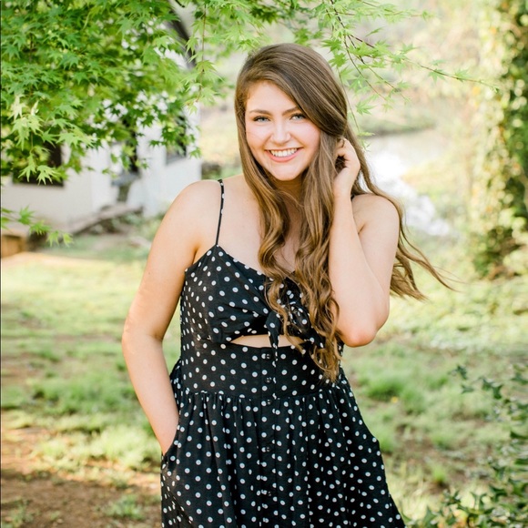 Profile Picture of Jenna Lucey (@jennalucey) on Poshmark
