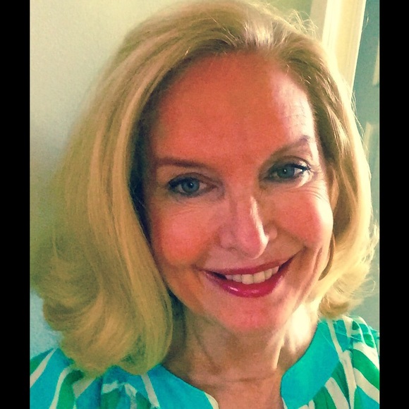 Profile Picture of Barbara Gray (@blaceyg) on Poshmark