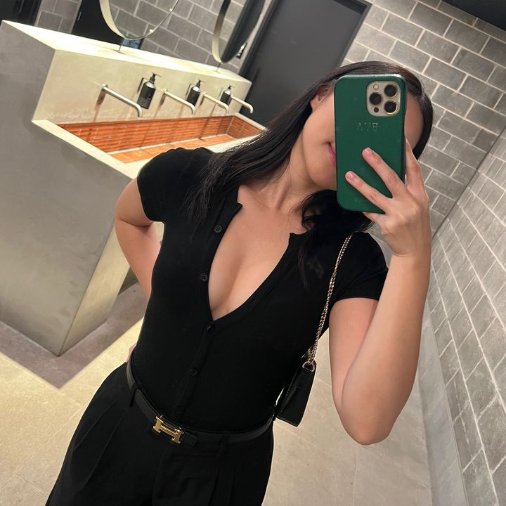 Profile Picture of Eva Zhang (@eevazhang) on Tiktok