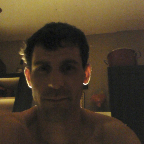 Profile Picture of Brad Aultman (@bradleyvitton) on Poshmark