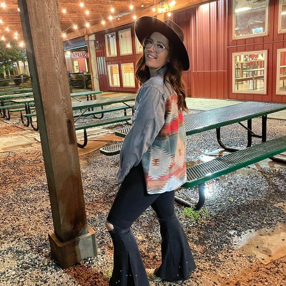 Profile Picture of Sam Halley (@samhalley1) on Poshmark