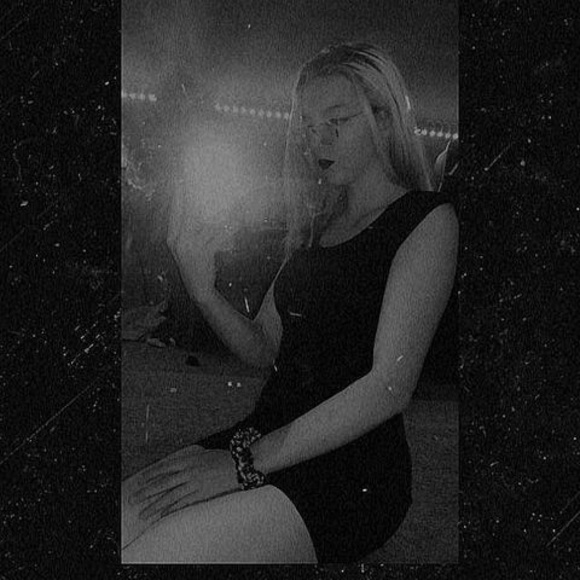 Profile Picture of Danielle Bable (@babledanielle7) on Poshmark