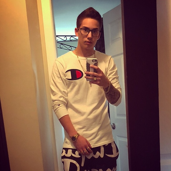 Profile Picture of Andrew Ponte (@andrewponte) on Poshmark