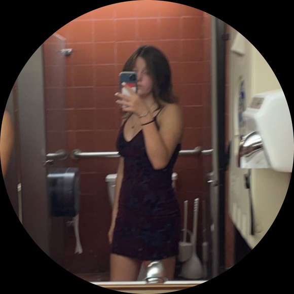 Profile Picture of Jessie Johnson (@jessiekayj6) on Poshmark
