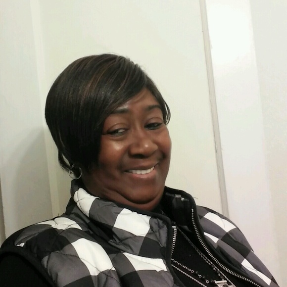 Profile Picture of Gloria Gambrell (@chanvita) on Poshmark