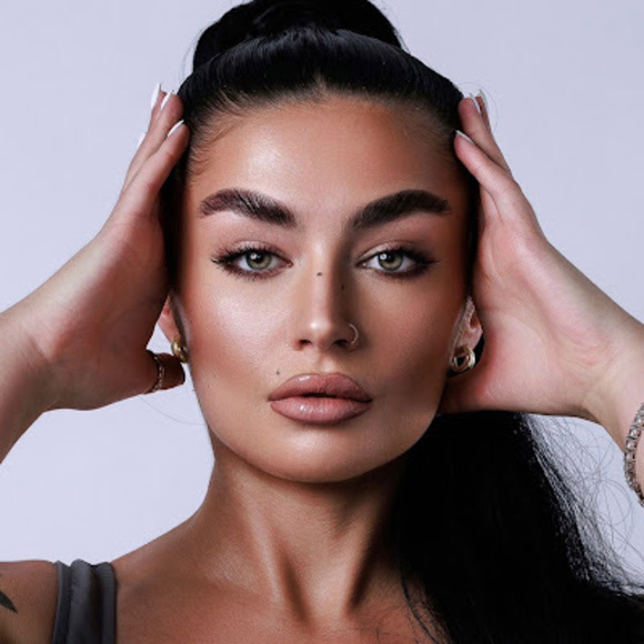 Profile Picture of Kylee Spurgeon (@kyleespurgeo437) on Poshmark