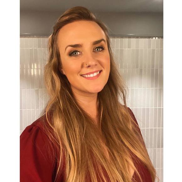 Profile Picture of Paula Lough (@paullaxo) on Poshmark