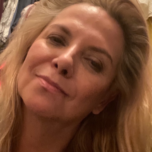 Profile Picture of Ruby Vinson (@crubyone) on Poshmark