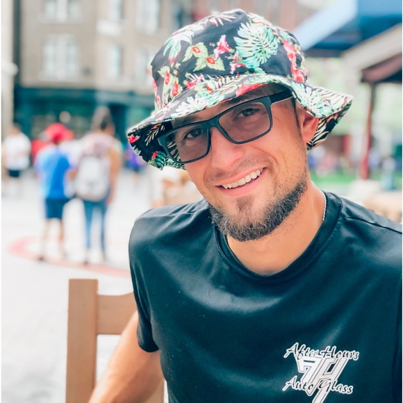 Profile Picture of Collin Guthals (@collin_guthals) on Poshmark