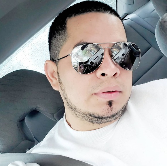 Profile Picture of Carlos Mendez (@carlosmendez138) on Poshmark