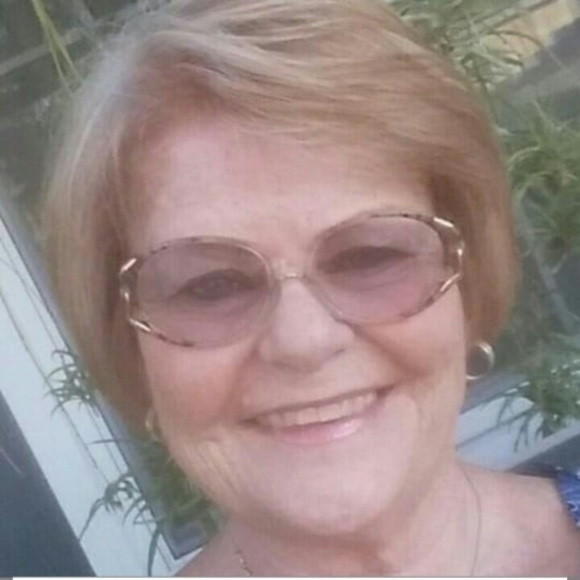 Kathy Huett - Poshmark Profile Picture of Kathy Huett (@kathy_huett) on Poshmark