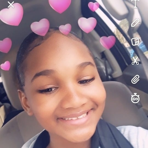 Profile Picture of Skylar Sayles (@skylar_sayles) on Poshmark