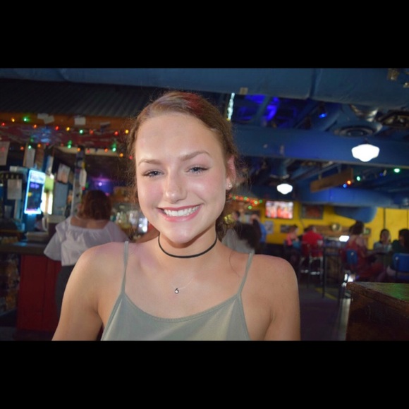 Caroline Holt - Poshmark Profile Picture of Caroline Holt (@carolinebholt) on Poshmark