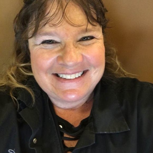 Profile Picture of Pamela Morrison (@pmorrison3377) on Poshmark