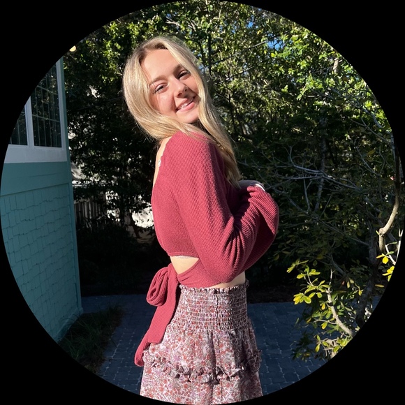 Profile Picture of Brianna Bailey (@briannabailey5) on Poshmark