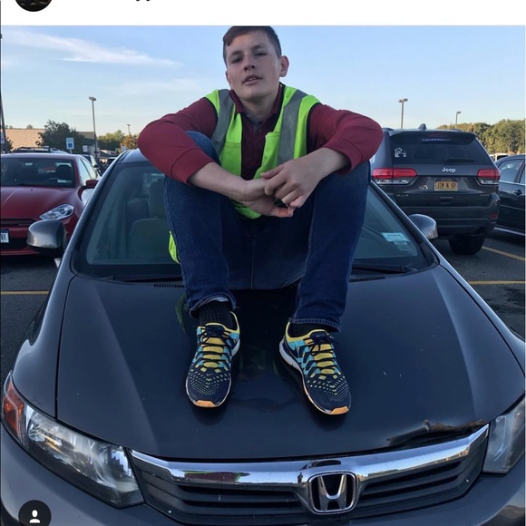 Profile Picture of Avery Allrich (@averyallrich) on Poshmark