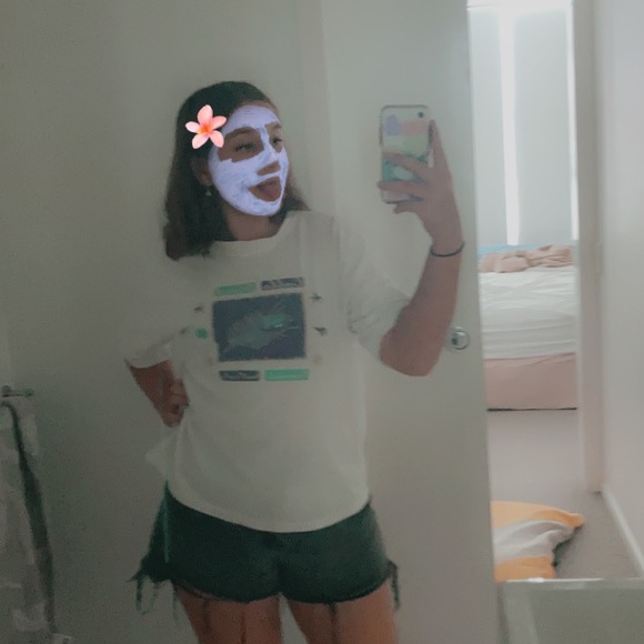 Profile Picture of Eliana Johannssen (@ejohannssen) on Poshmark