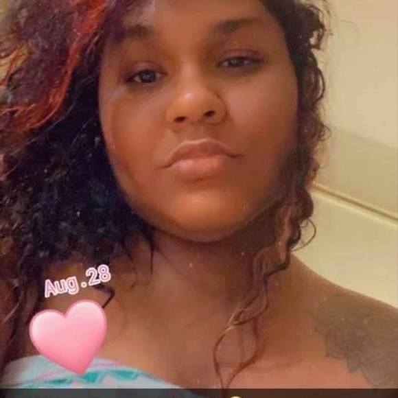 Profile Picture of Taina Conty (@la_taina1) on Poshmark