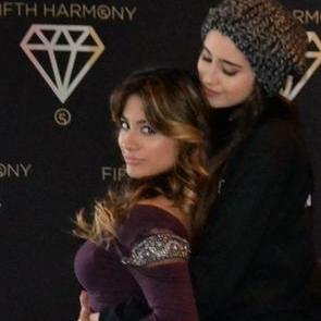 Profile Picture of Ally&Lauren ❤ ⚓ (@AlrenRosa) on Twitter