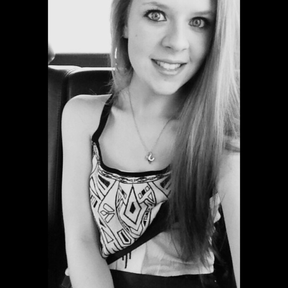 Profile Picture of Brittneey Filuta (@brittneey0126) on Poshmark